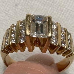 14K Exquisite diamond ring with emerald-cut center stone Ring is size 8